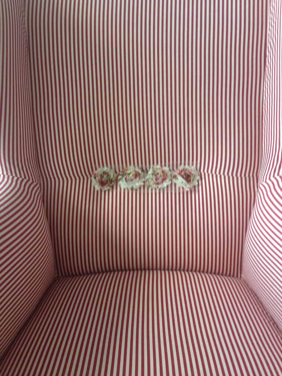 Кресло полосатое с декором Розы